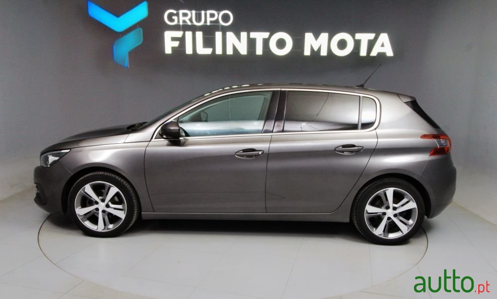 2018' Peugeot 308 1.2 Puretech Allure photo #5