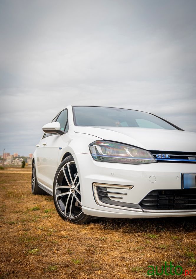 2015' Volkswagen Golf photo #3