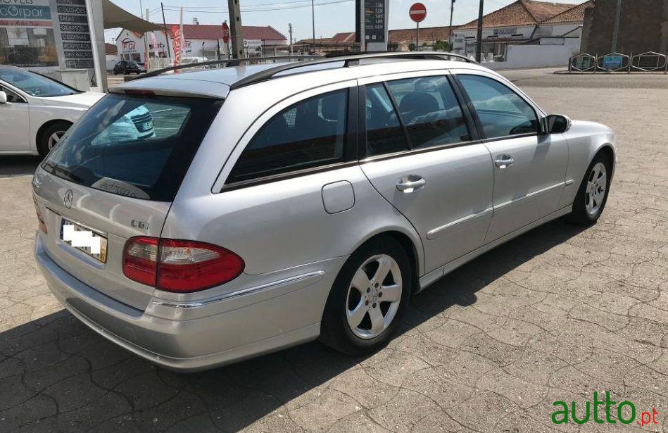 2006' Mercedes-Benz E-220 photo #2