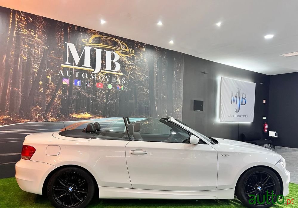 2009' BMW 118 D Pack M photo #5