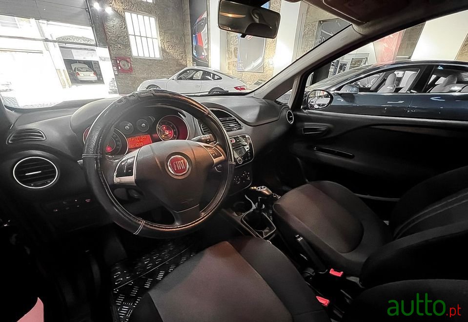 2014' Fiat Punto photo #6