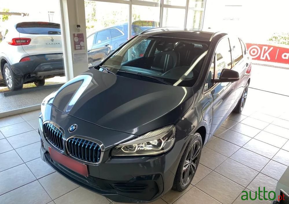 2018' BMW 225Xe Active Tourer photo #6