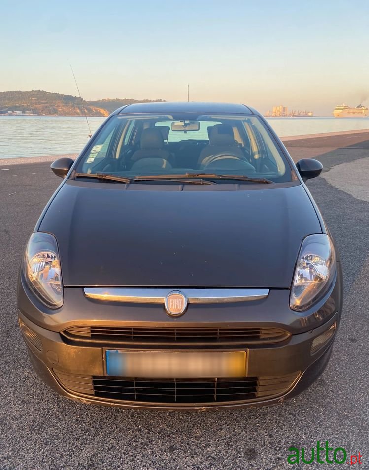 2011' Fiat Punto Evo photo #4