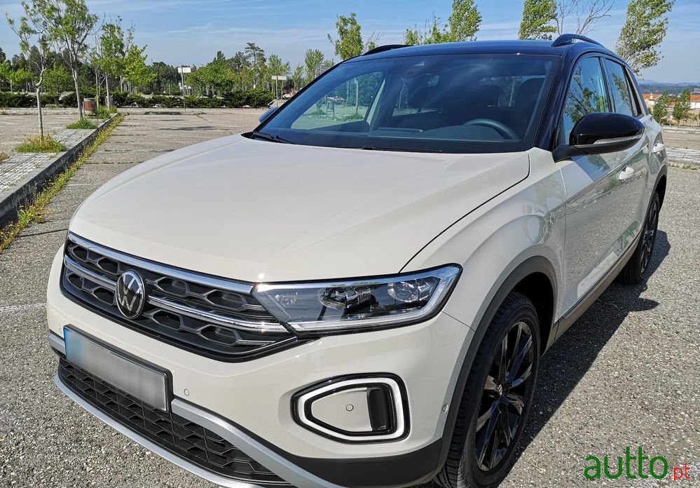 2024' Volkswagen T-Roc 1.0 Tsi Black Style photo #2