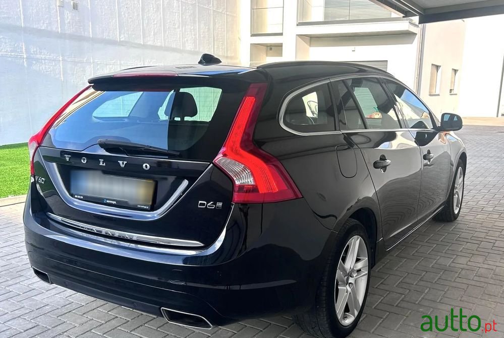 2018' Volvo V60 2.4 D6 Momentum Awd Phev photo #6