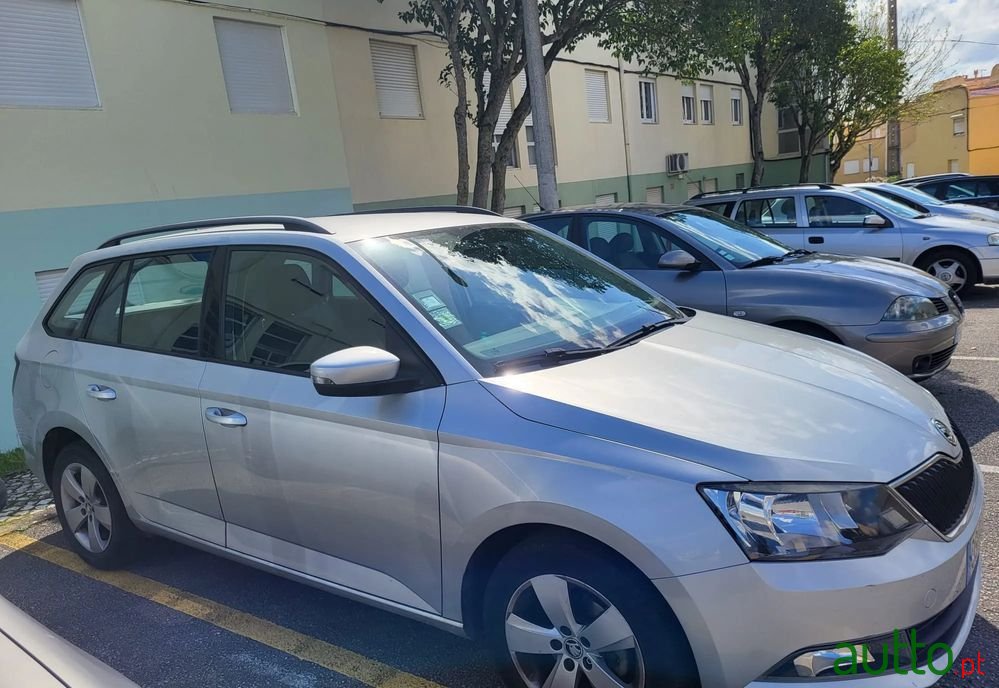 2016' Skoda Fabia Break photo #3
