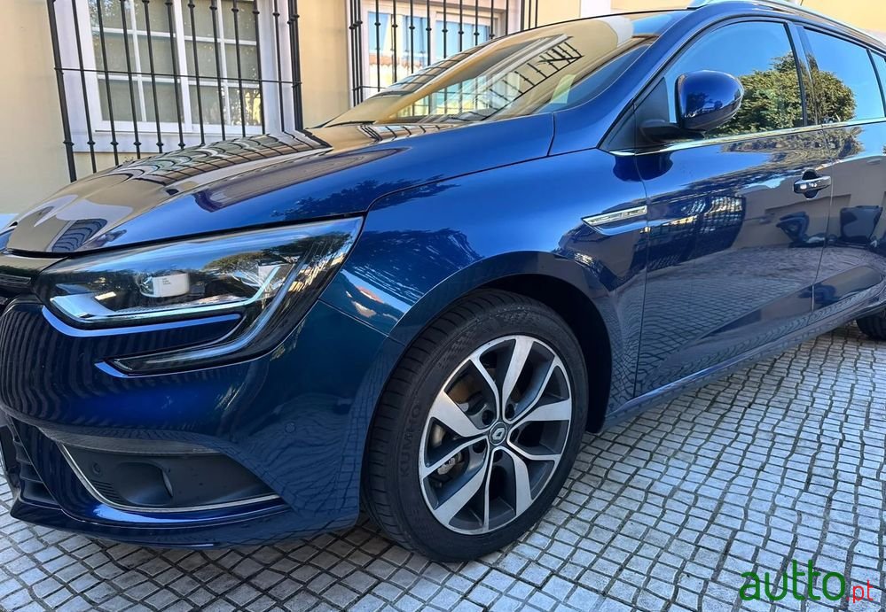 2016' Renault Mégane Sport Tourer photo #1