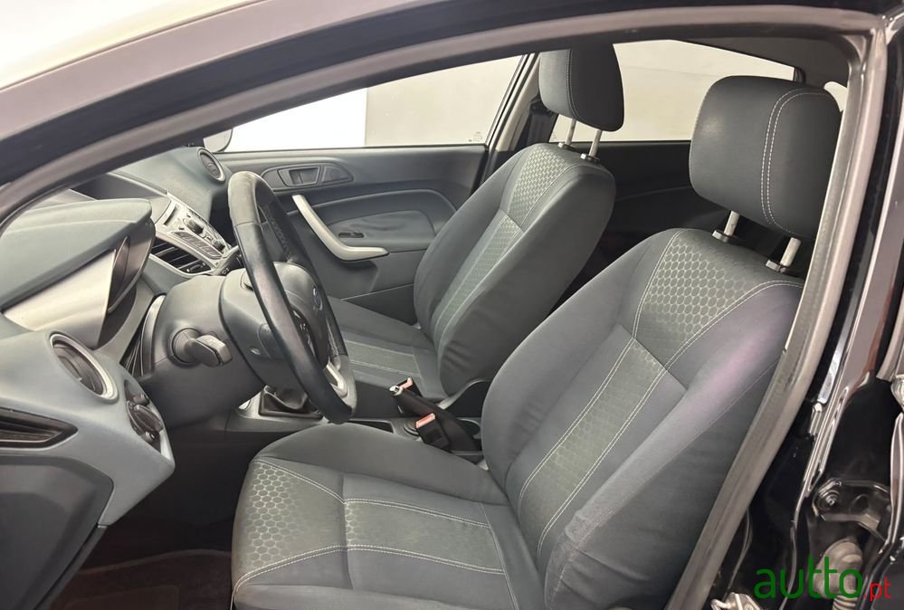 2010' Ford Fiesta 1.25 Titanium photo #3