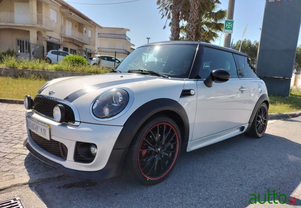 2014' MINI Cooper photo #5