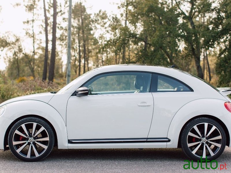 2015' Volkswagen New Beetle photo #2