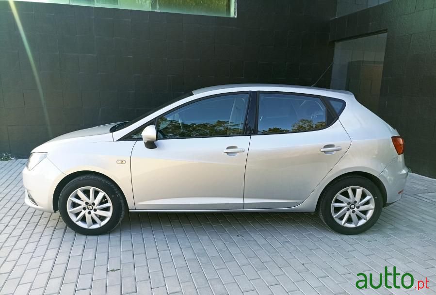 2015' SEAT Ibiza photo #2