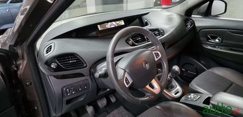 2012' Renault Grand Scenic photo #5