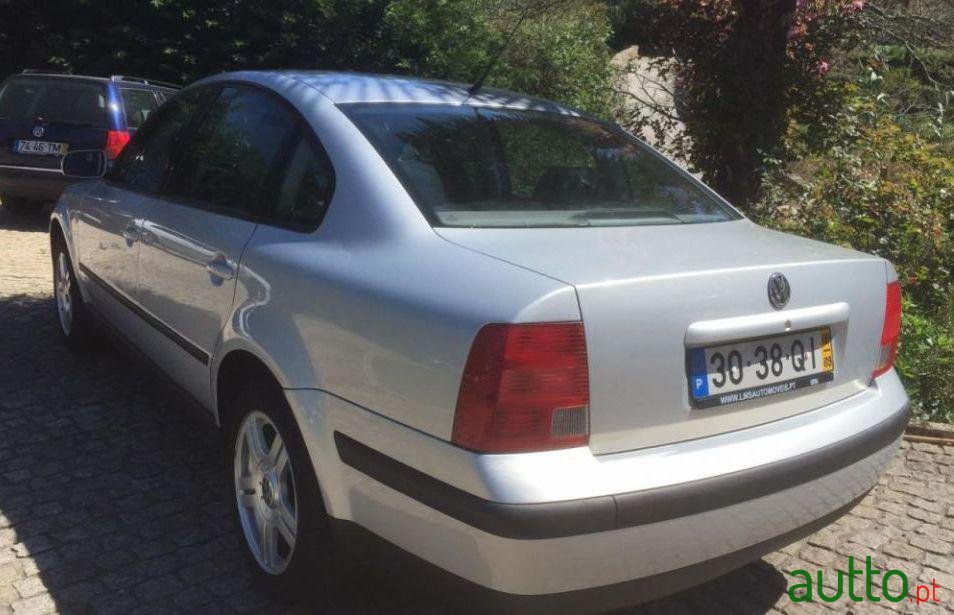 2000' Volkswagen Passat photo #1