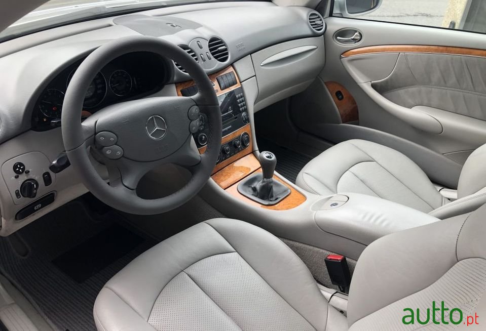 2004' Mercedes-Benz Clk-200 photo #4