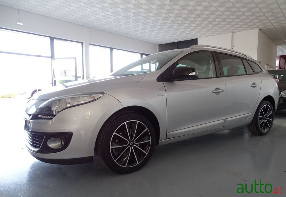 2013' Renault Megane Sport Tourer photo #3