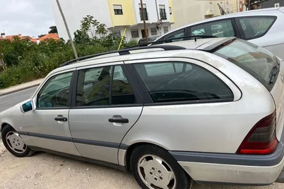 1999' Mercedes-Benz 220