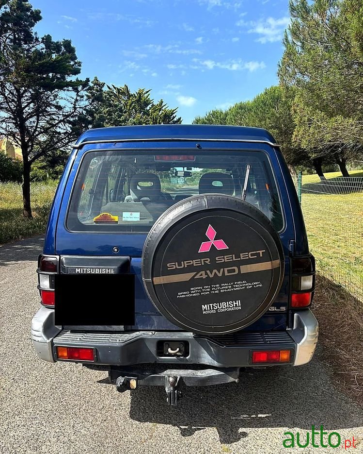 1999' Mitsubishi Pajero photo #2