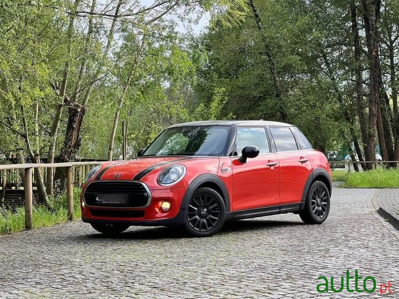 2018' MINI Cooper D photo #1