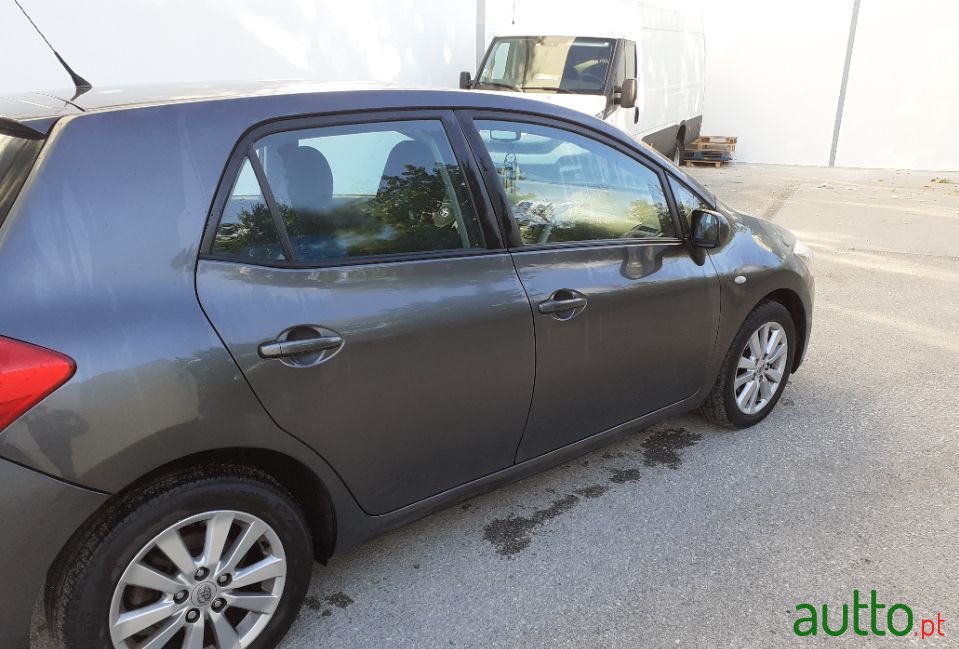 2007' Toyota Auris photo #4