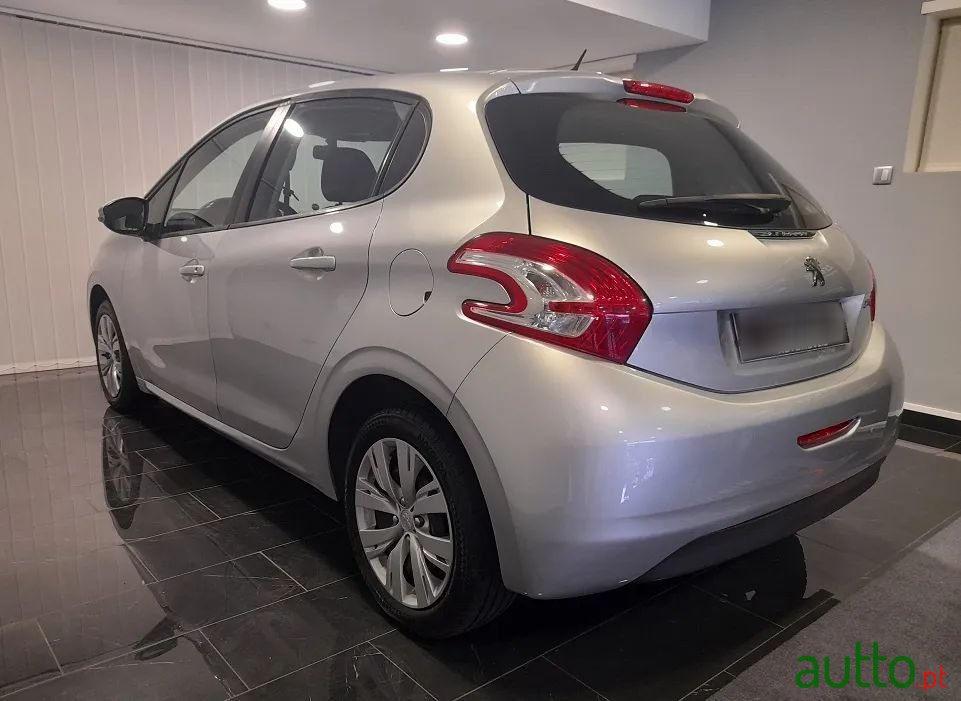 2013' Peugeot 208 photo #4