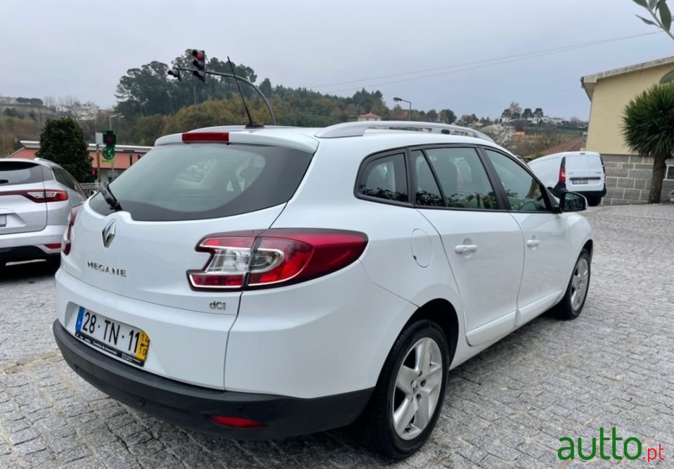 2014' Renault Megane Sport Tourer photo #3