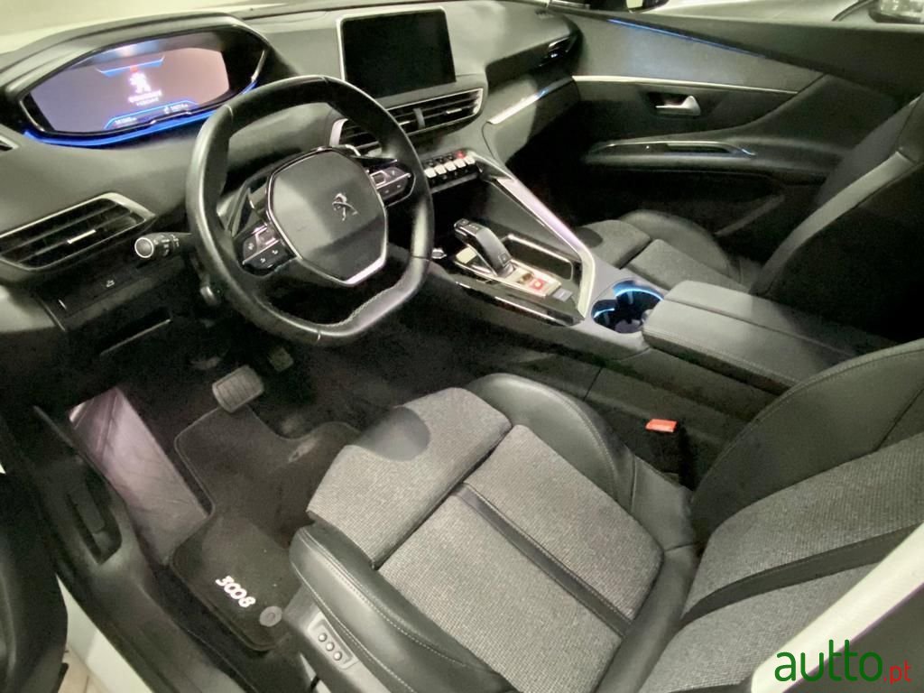 2020' Peugeot 3008 photo #6
