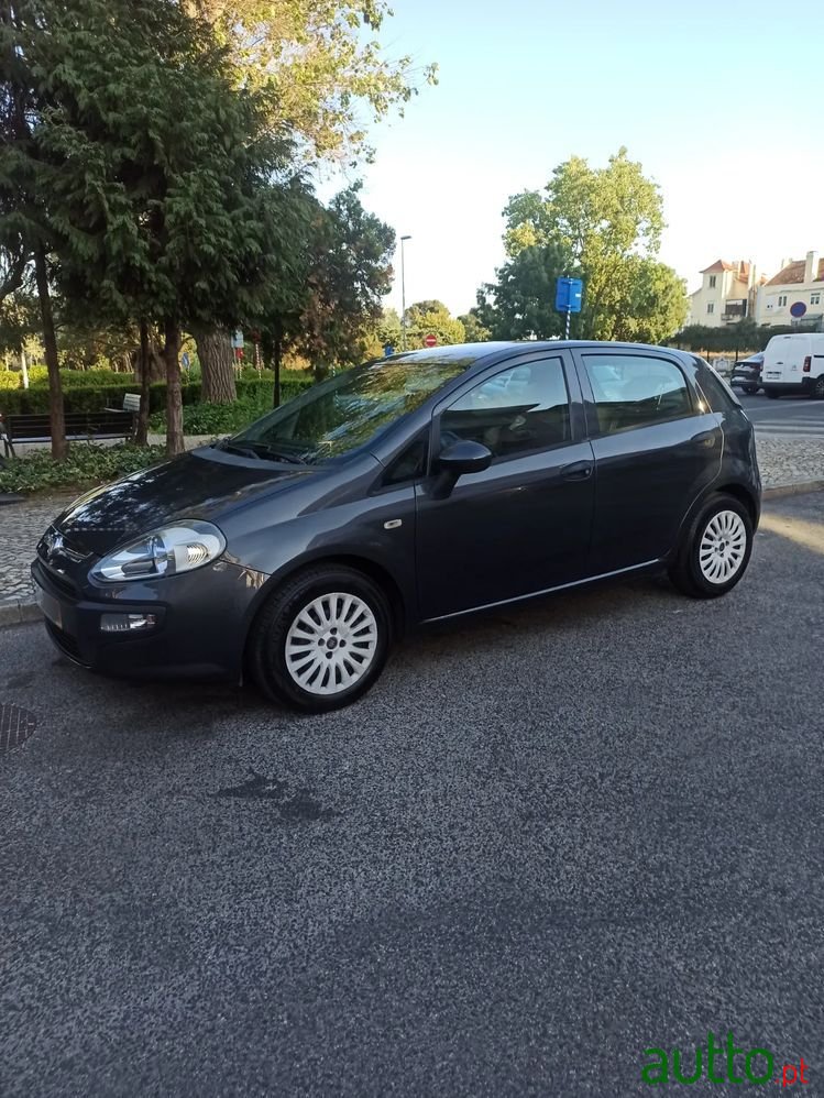 2011' Fiat Punto Evo photo #2