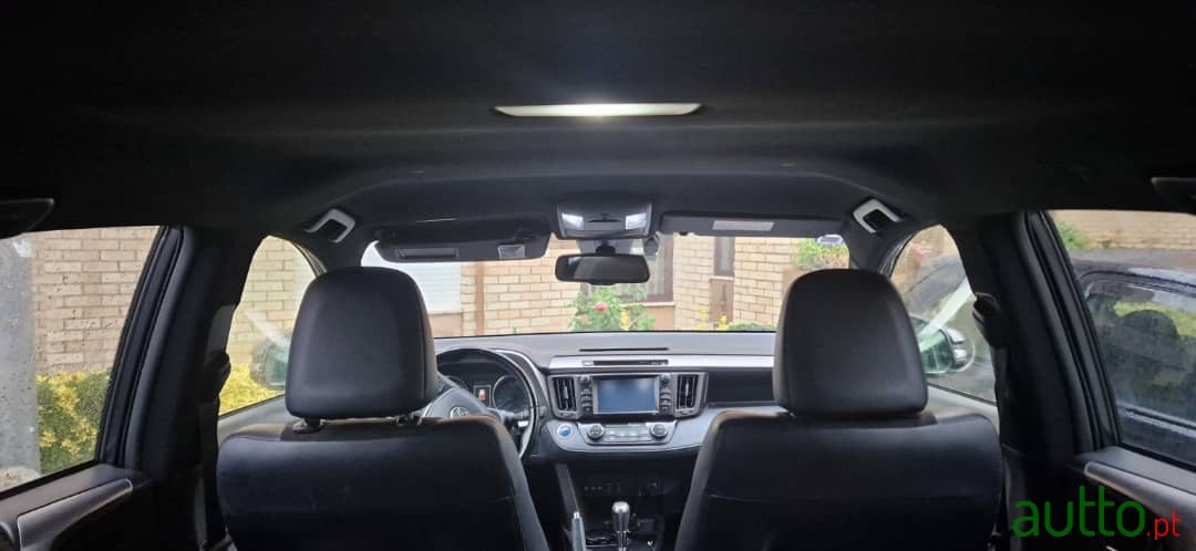 2017' Toyota RAV4 photo #5