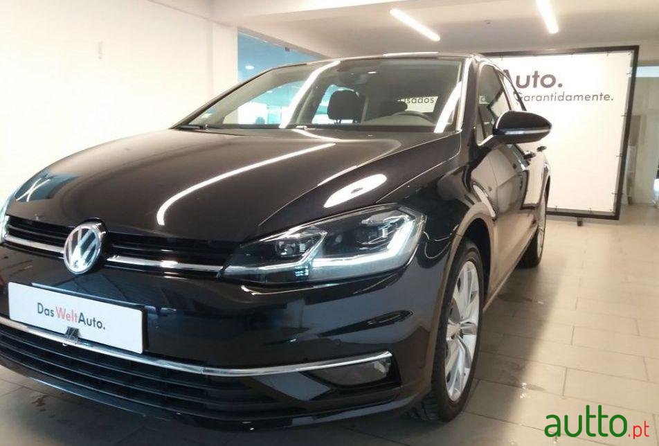 2017' Volkswagen Golf photo #2