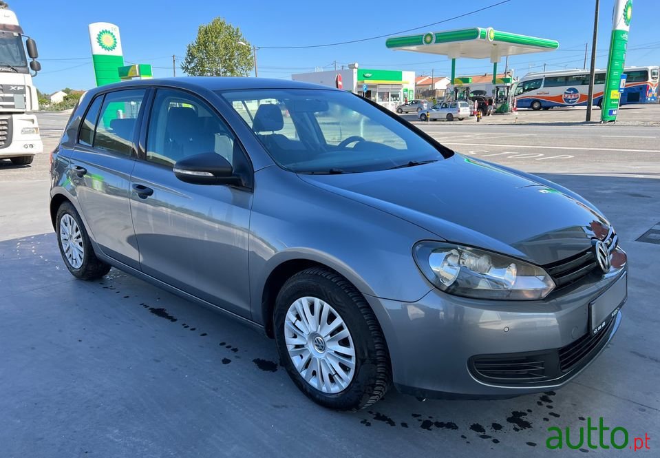 2012' Volkswagen Golf photo #2