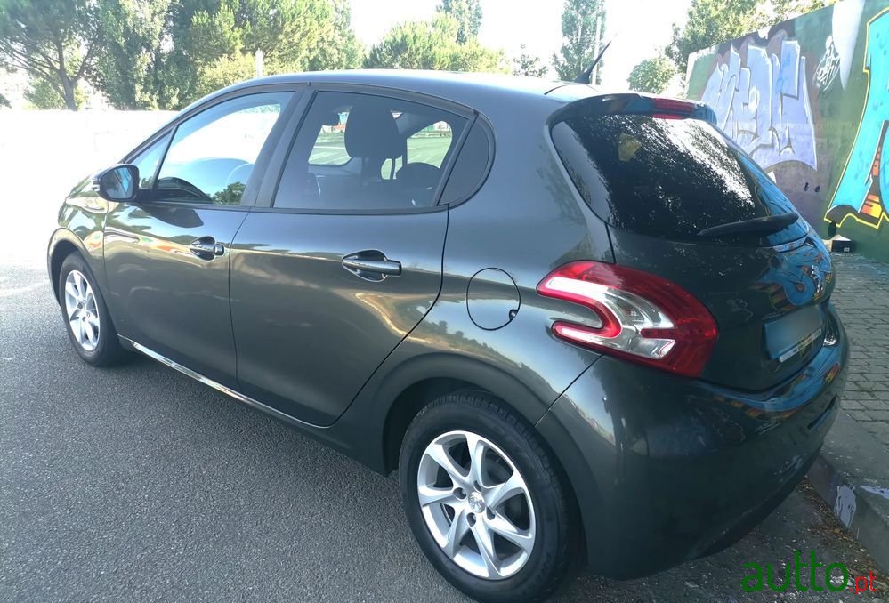 2014' Peugeot 208 1.4 Hdi Active photo #4