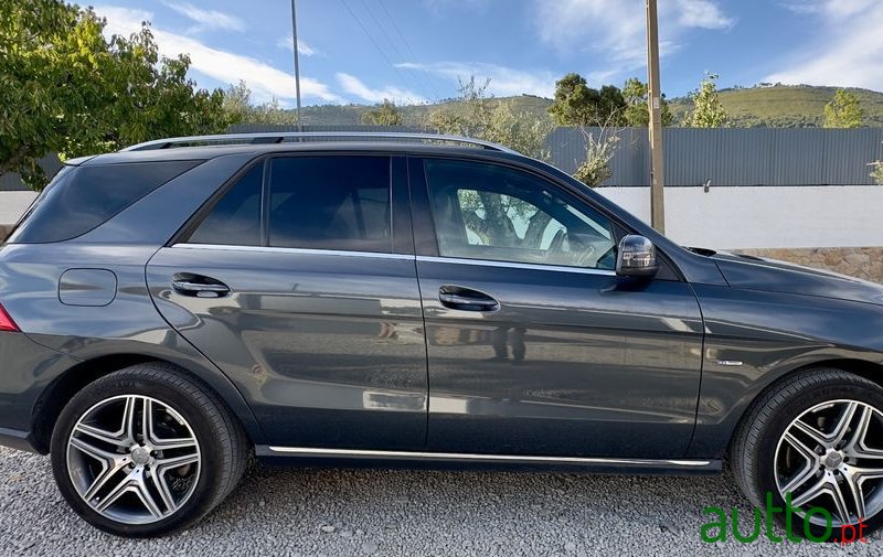 2012' Mercedes-Benz ML 250 Bluetec photo #2