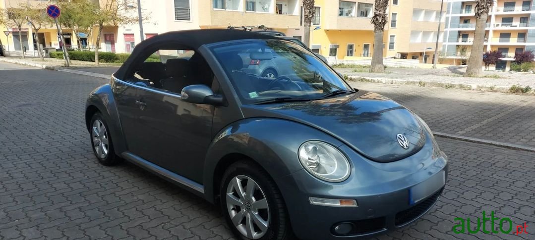 2007' Volkswagen New Beetle photo #3