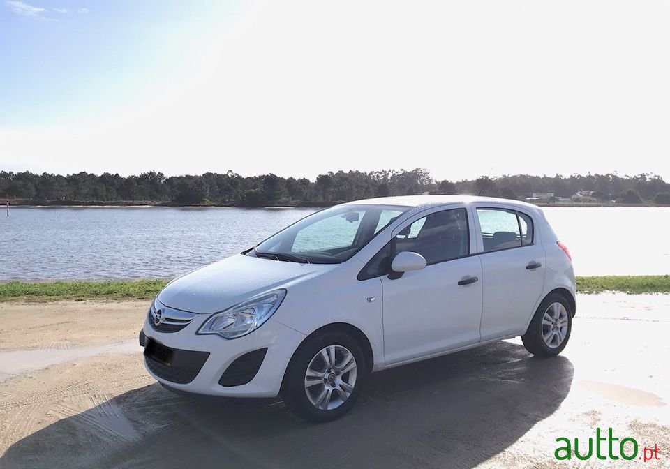 2013' Opel Corsa photo #2