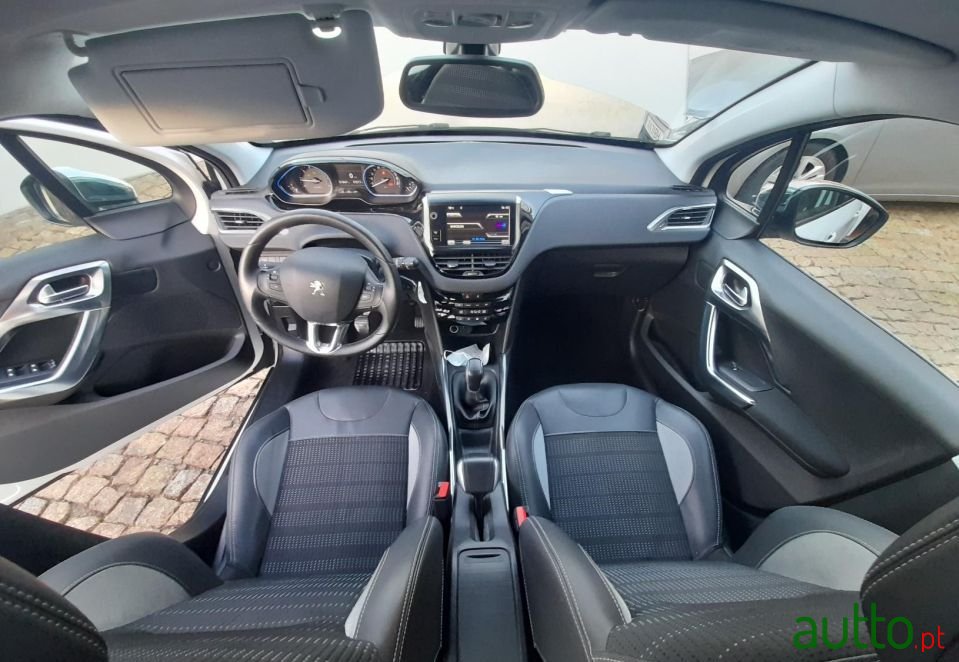 2014' Peugeot 2008 photo #5