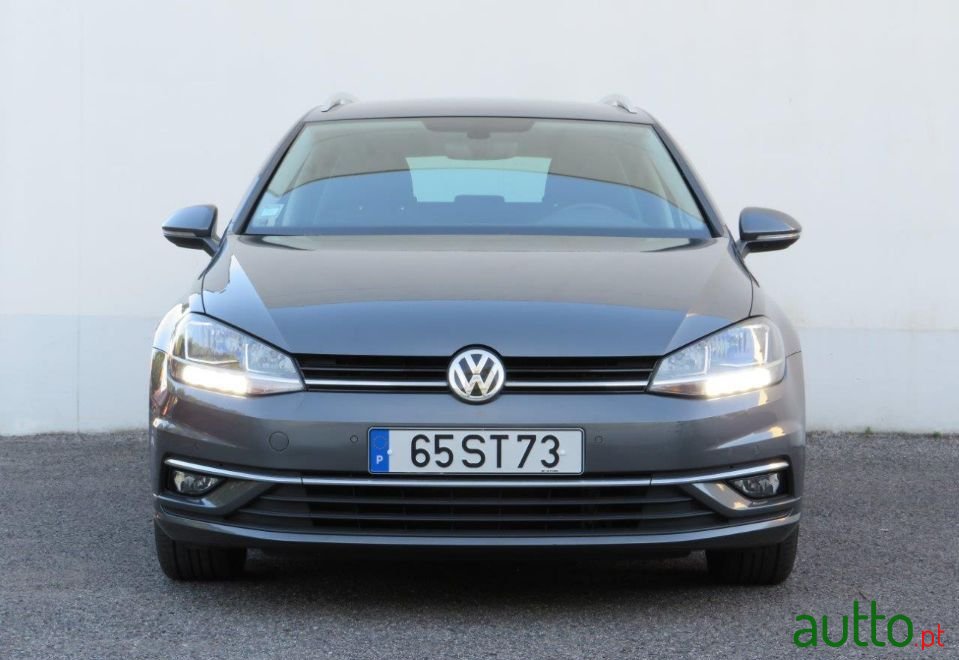 2017' Volkswagen Golf Variant photo #3