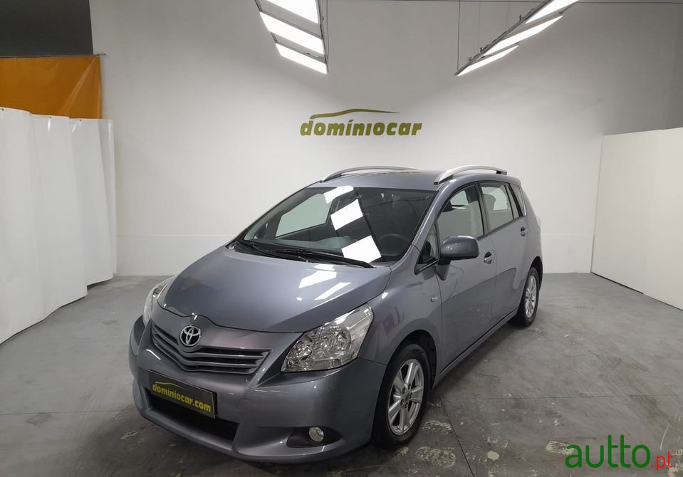 2010' Toyota Verso photo #1