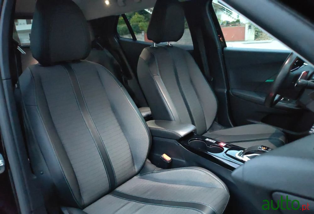 2021' Peugeot 2008 photo #5