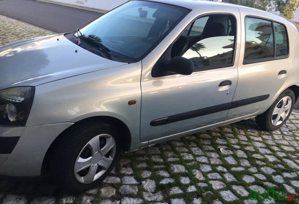2002' Renault Clio 1.2 photo #1