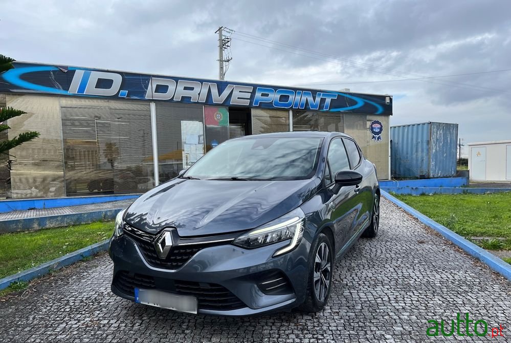 2021' Renault Clio photo #2