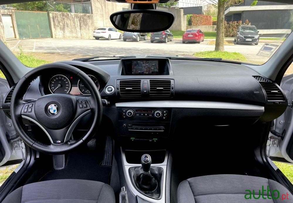2009' BMW 118 D photo #1