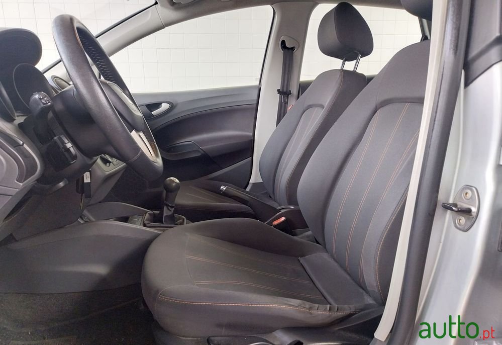 2012' SEAT Ibiza photo #4