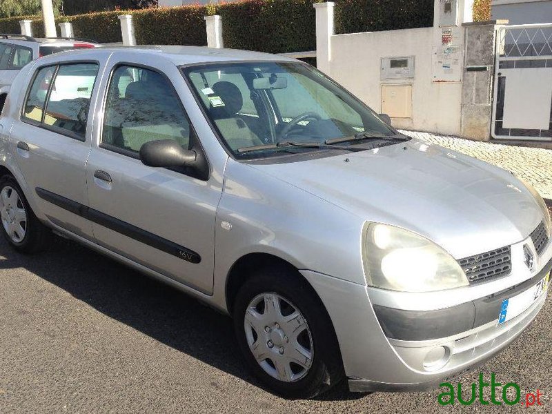 2005' Renault Clio 1.2 Ac photo #2