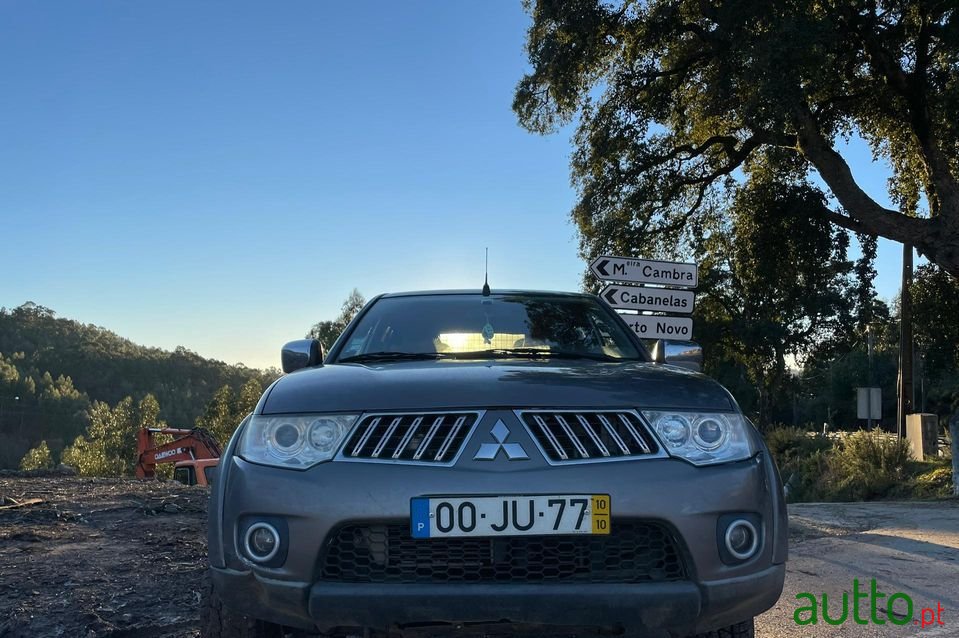 2010' Mitsubishi L200 photo #4