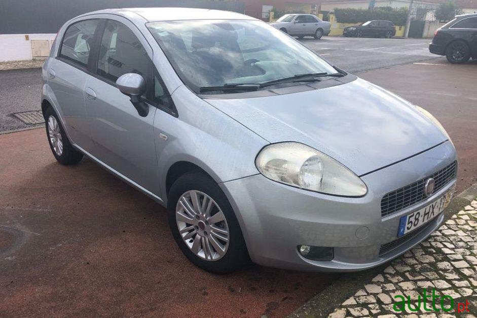 2009' Fiat Grande Punto photo #2