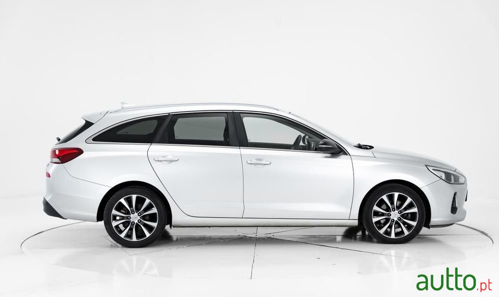 2018' Hyundai i30 Sw photo #2