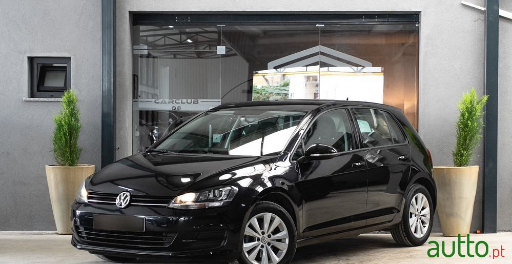 2017' Volkswagen Golf photo #1