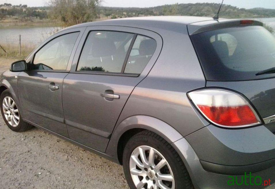2005' Opel Astra 1.3 Cdti Enjoy photo #1