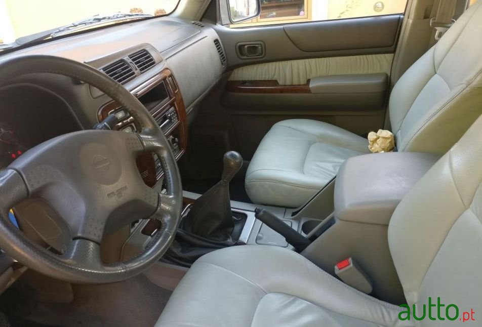 2000' Nissan Patrol photo #2