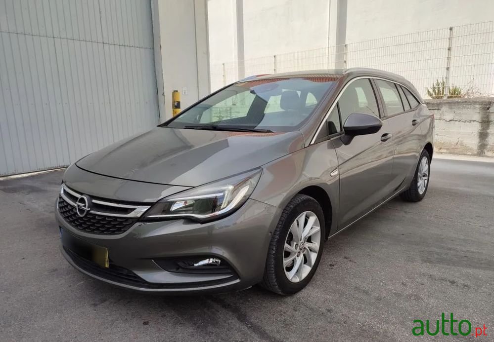 2018' Opel Astra Sports Tourer photo #1